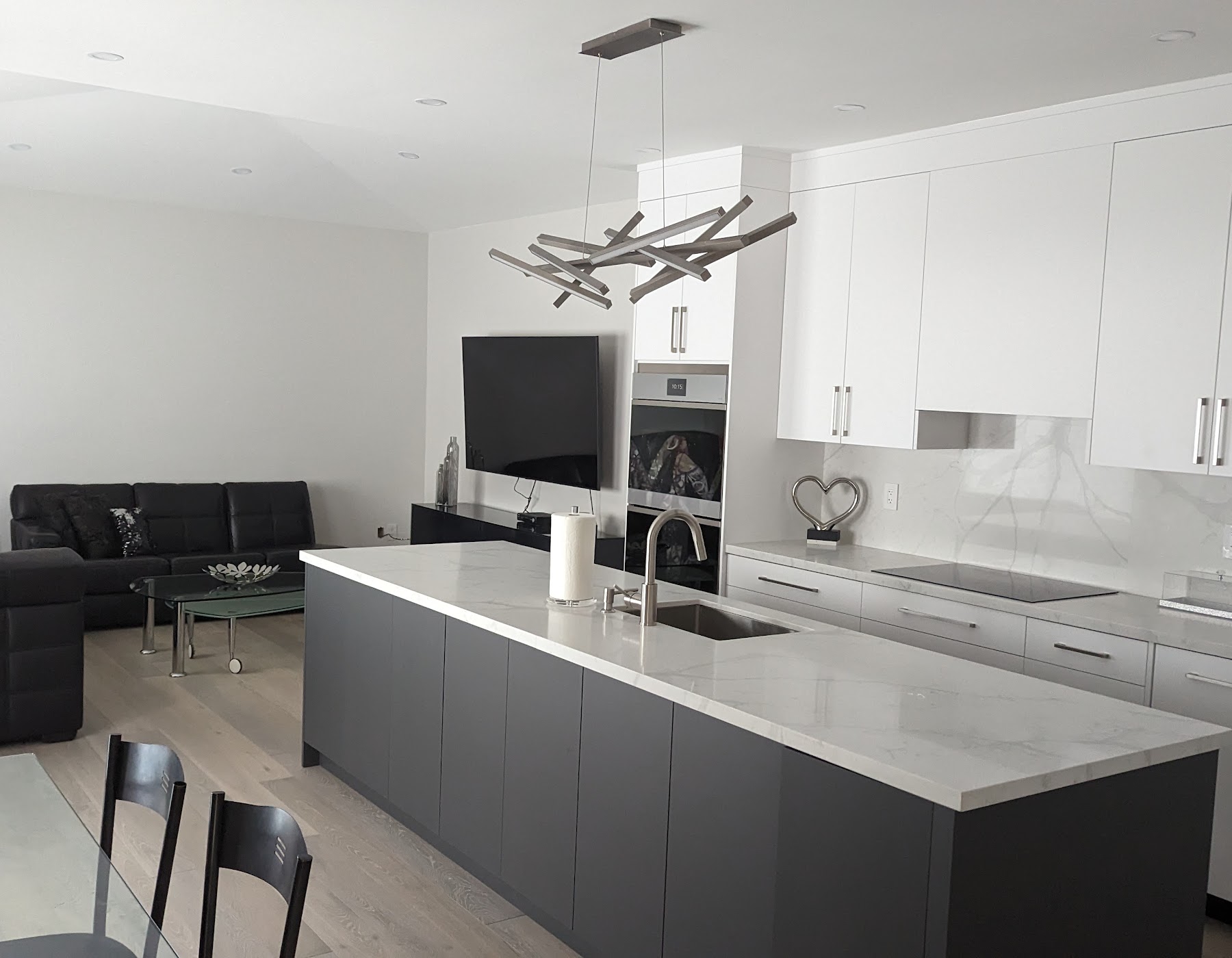 Finished open kitchen and island renovation
